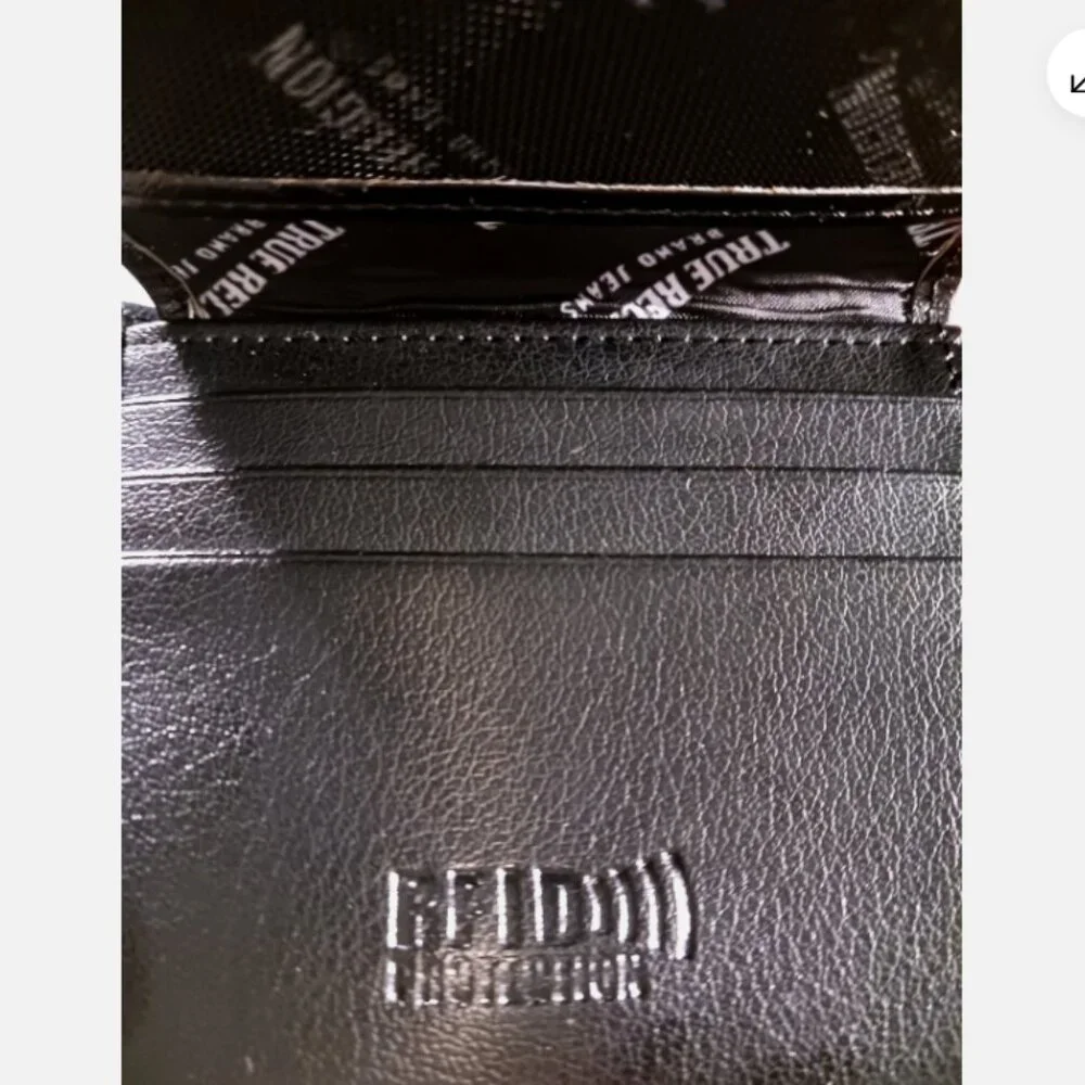 True Religion Mens Wallet Bifold Black Horseshoe Gold Logo Genuine Leather RFID